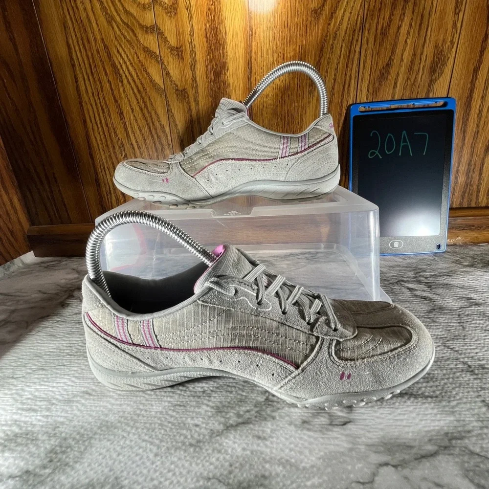 Skechers Relaxed Fit Memory‎ Foam Gray Walking Shoes Size 8.5 Comfort Cushioned